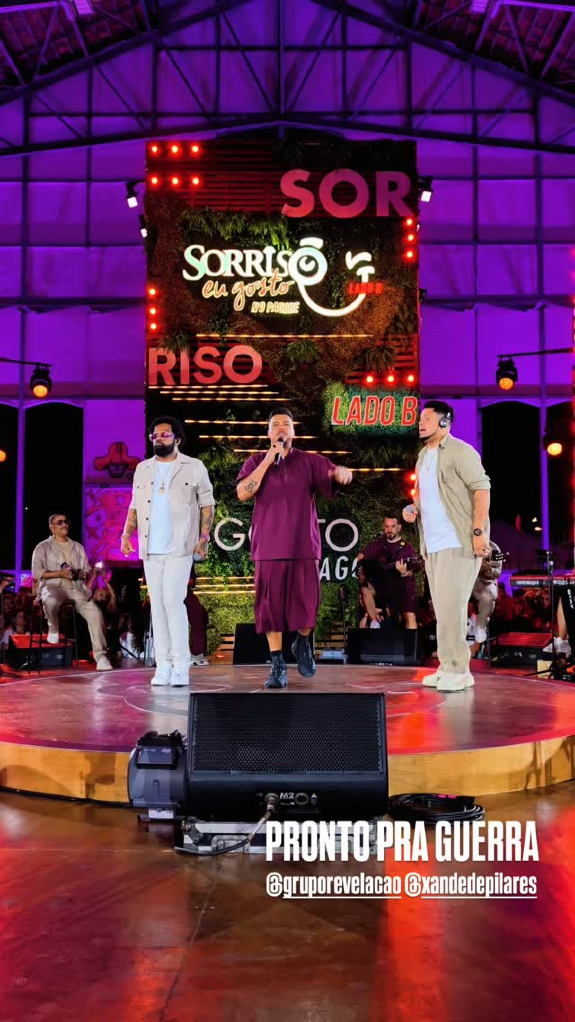 Bruno Cardoso canta com Xande de Pilares e Revelação  - Reprodução de vídeo / Instagram
