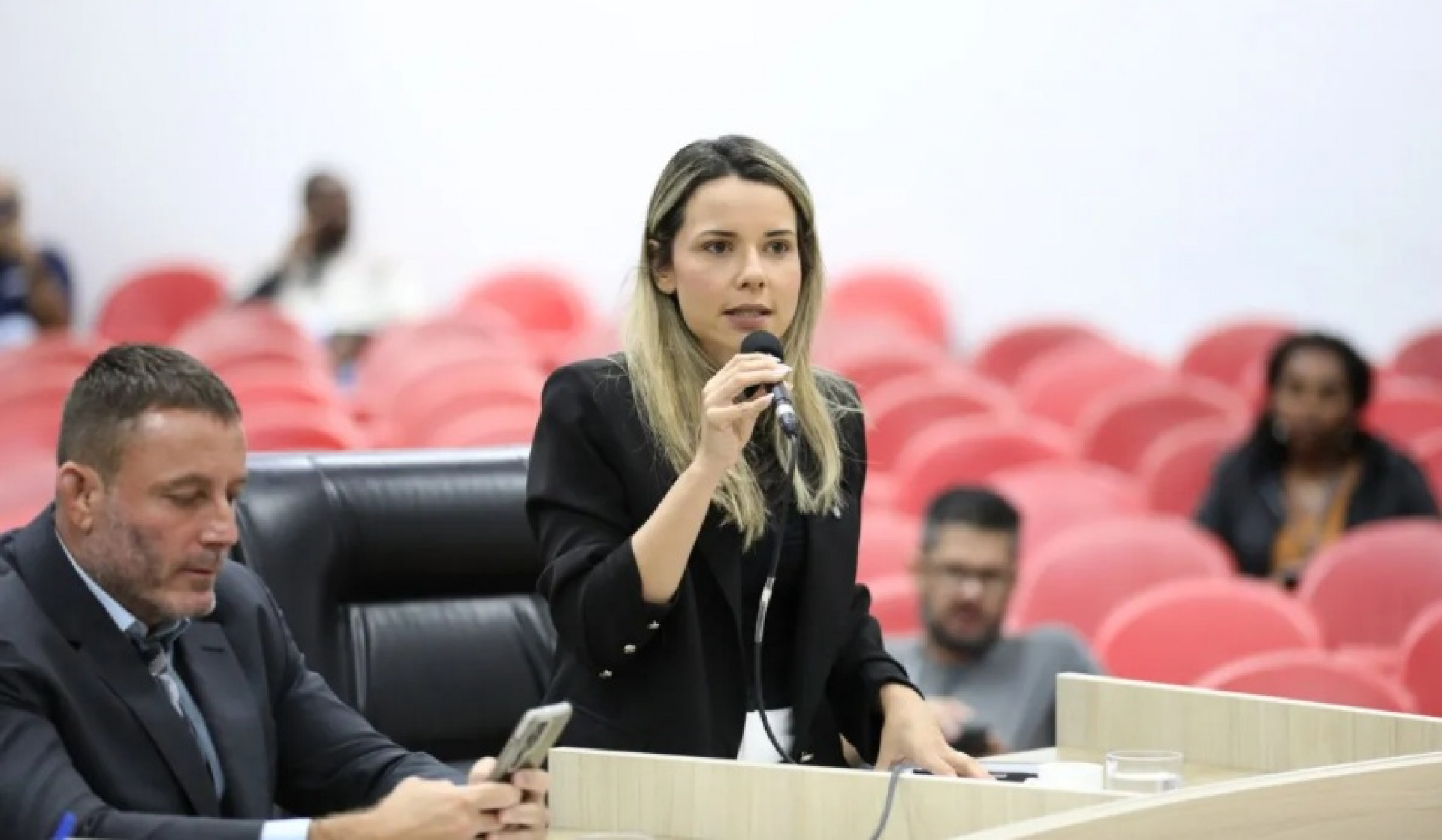 Motoristas de ambulância entram no centro do debate na Câmara de Macaé