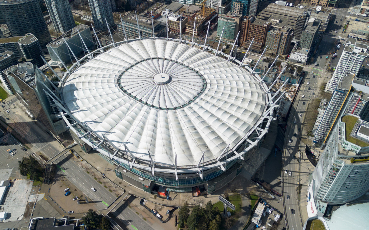 O BC Place Vancouver, no Canadá, tem capacidade para 54 mil torcedores, possui teto retrátil e fica às margens do rio False Creek