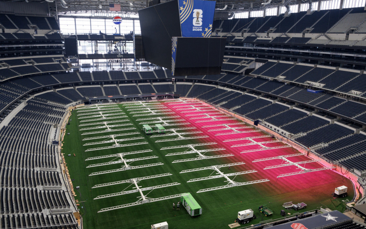 O estádio de Dallas é a casa do Dallas Cowboys, cinco vezes campeão da NFL, e conta com cerca de 94 mil lugares