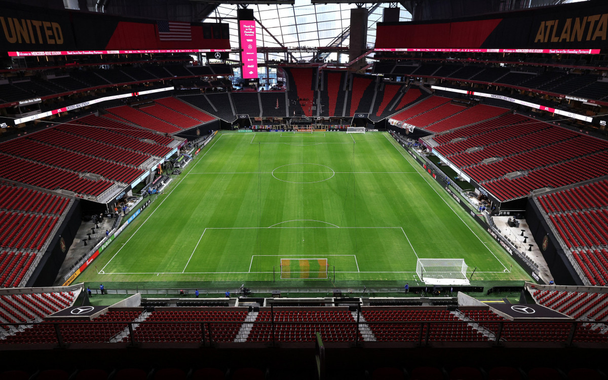 O estádio de Atlanta recebe jogos da NFL e será uma das sedes nos Estados Unidos da Copa do Mundo