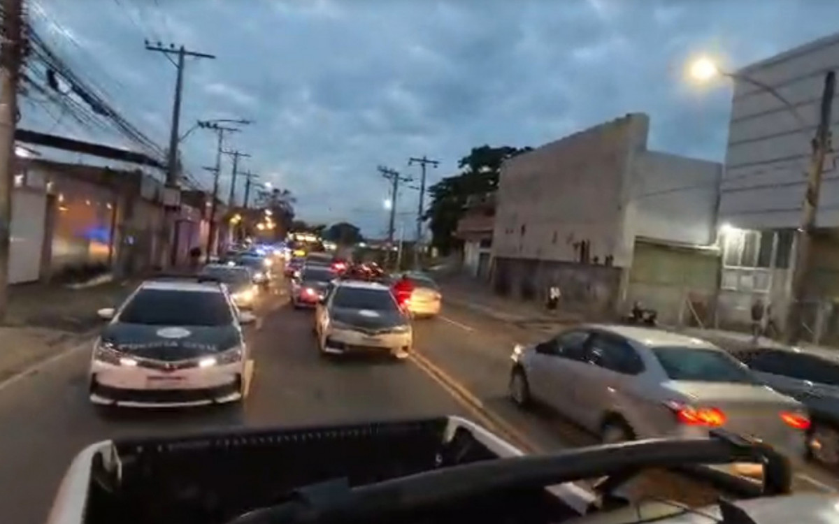 Policiais civis atuam no Complexo do Lins para prender traficantes do Comando Vermelho