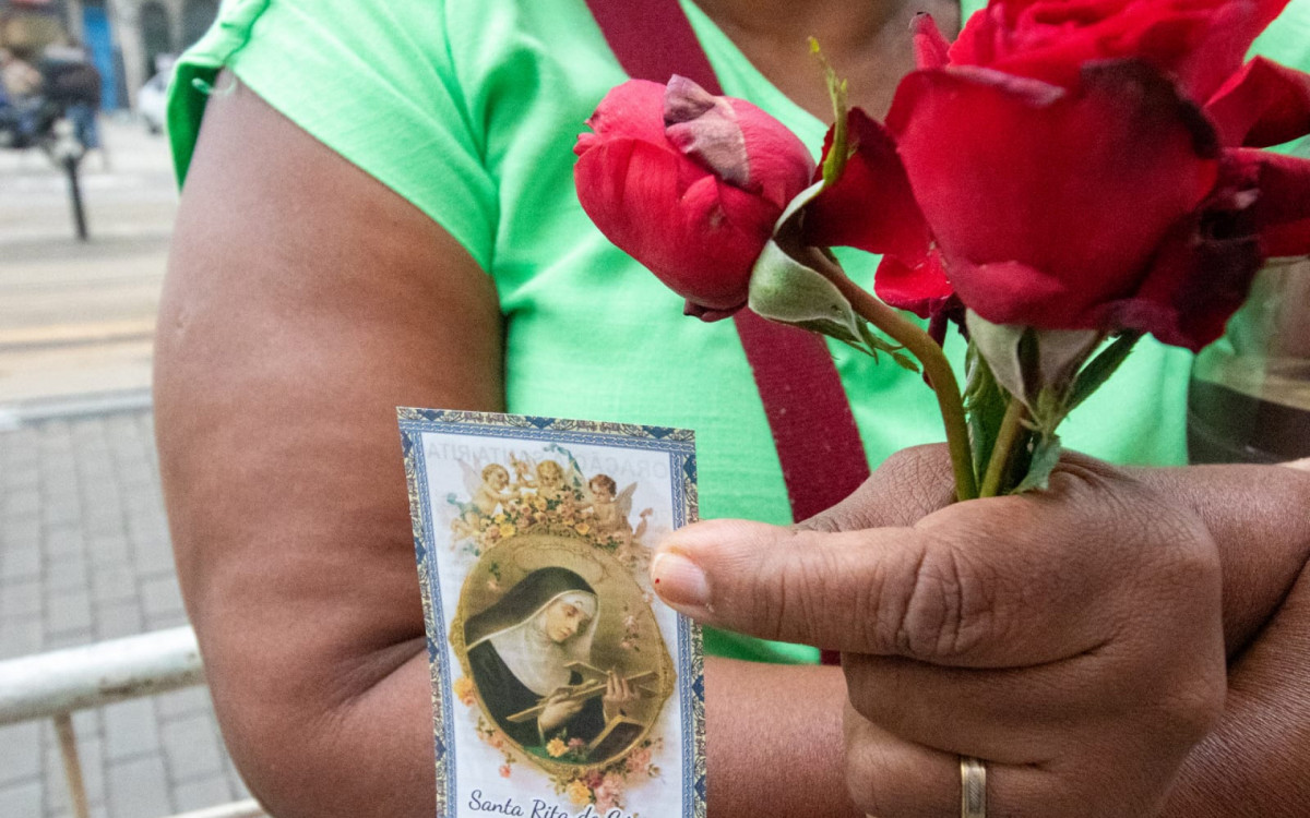 Devotos celebram o Dia de Santa Rita de Cássia no Centro do Rio