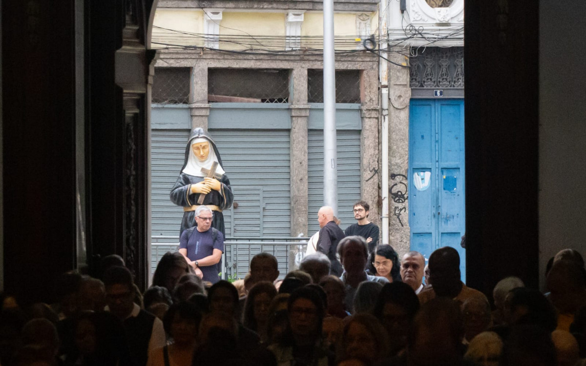 Devotos celebram o Dia de Santa Rita de Cássia no Centro do Rio
