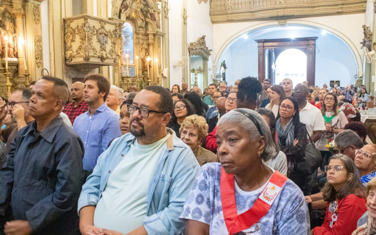 Devotos celebram o Dia de Santa Rita de Cássia no Centro do Rio