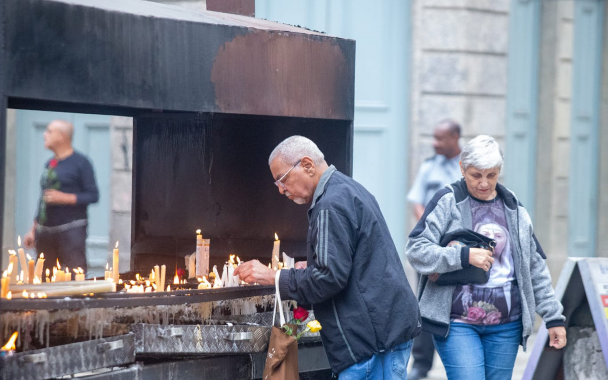 Devotos celebram o Dia de Santa Rita de Cássia no Centro do Rio