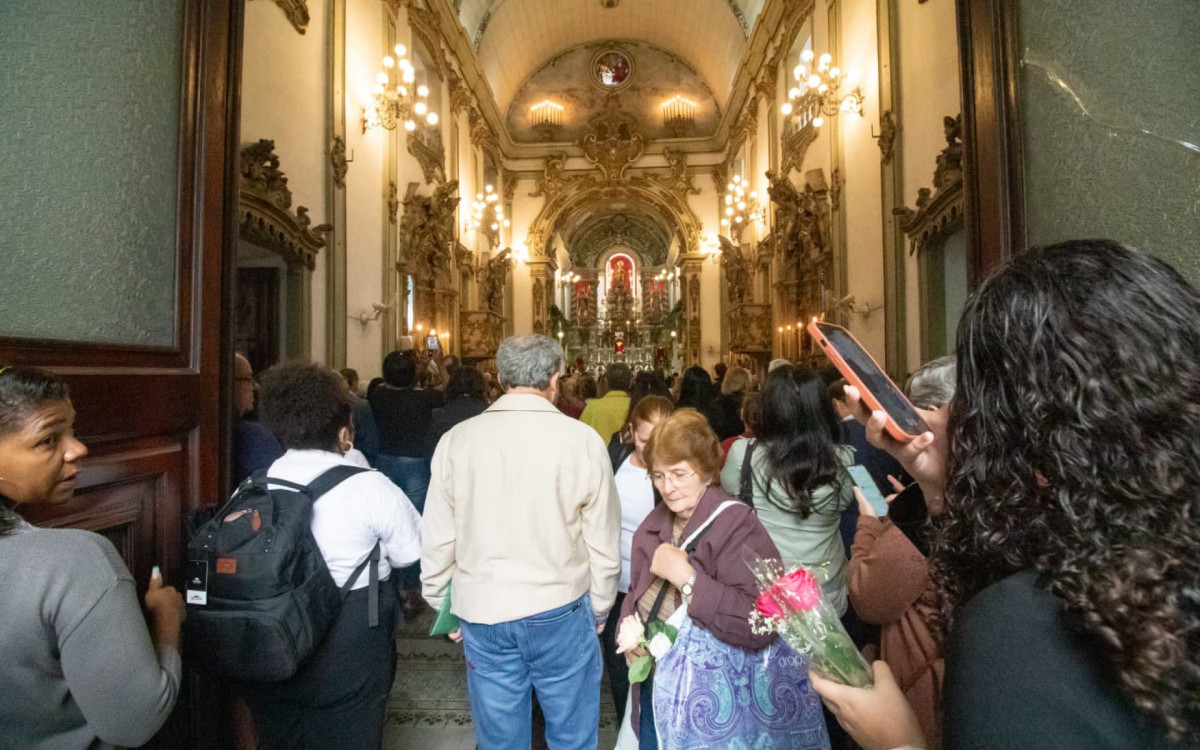 Devotos celebram o Dia de Santa Rita de Cássia no Centro do Rio