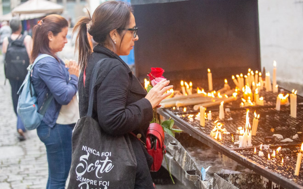 Devotos celebram o Dia de Santa Rita de Cássia no Centro do Rio
