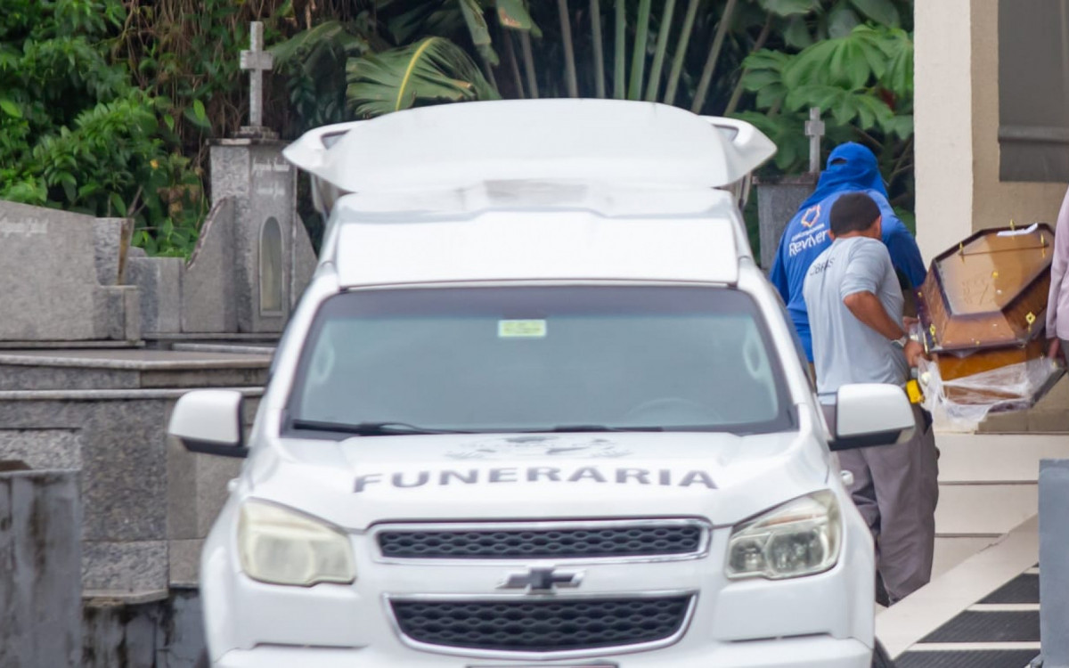 Empresário Sérgio André de Souza Duarte é sepultado em Guaratiba