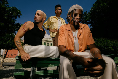 Cria de São Gonçalo, trio 'Os Garotin' conecta música e arte em novo álbum 