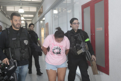 Traficantes do Comando Vermelho são alvos de operação no Complexo do Lins