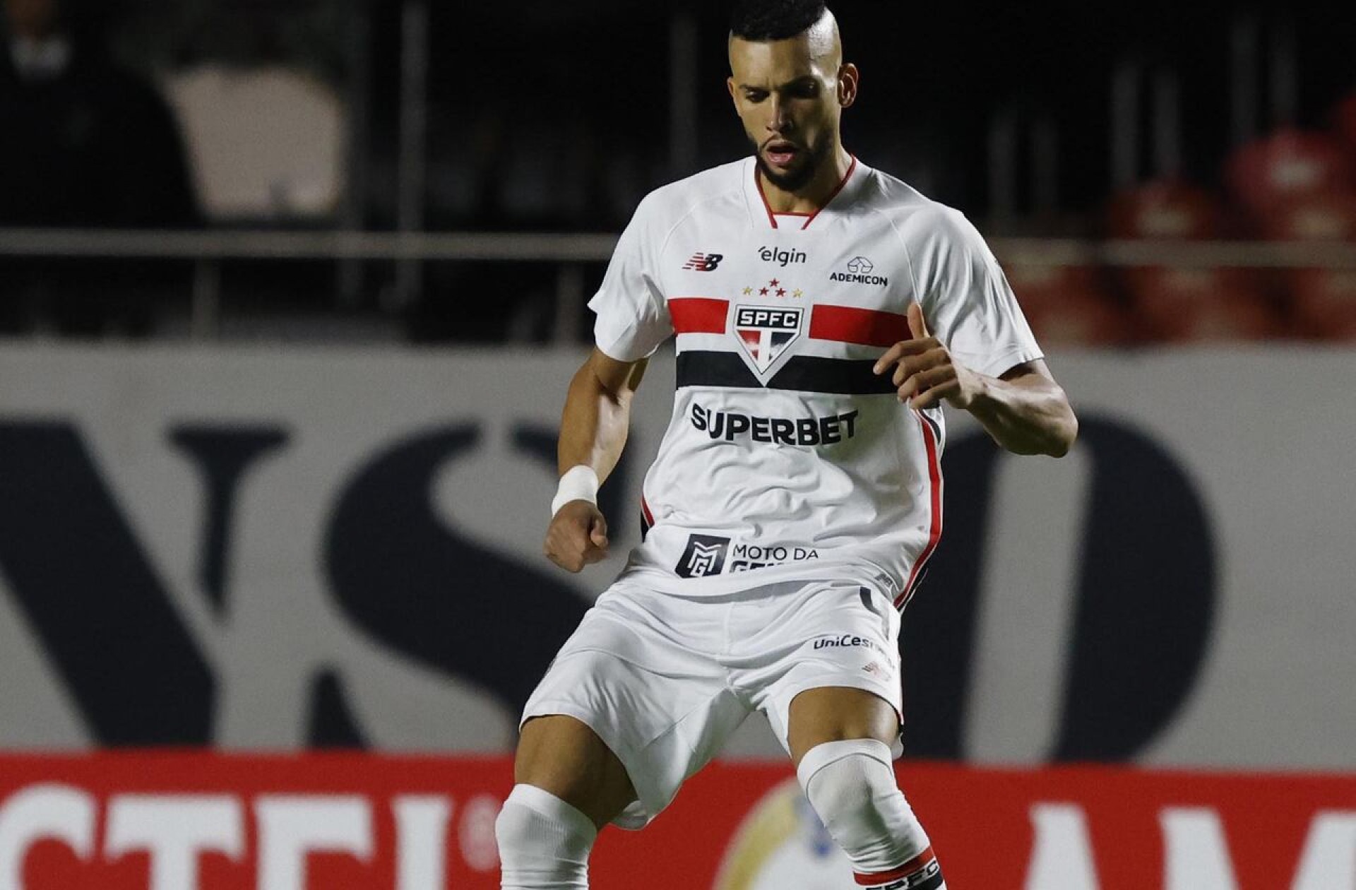 Sa&iacute;da de D&oacute;ria amplia crise defensiva e faz S&atilde;o Paulo mudar planos para pr&oacute;xima janela