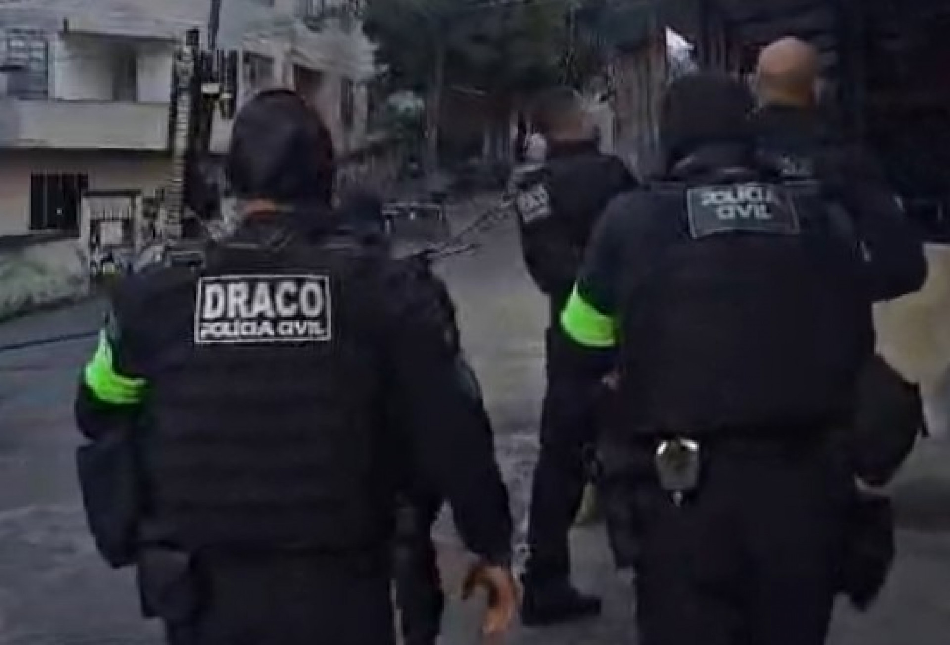 Policiais civis atuam no Complexo do Lins para prender traficantes do Comando Vermelho - Reprodução