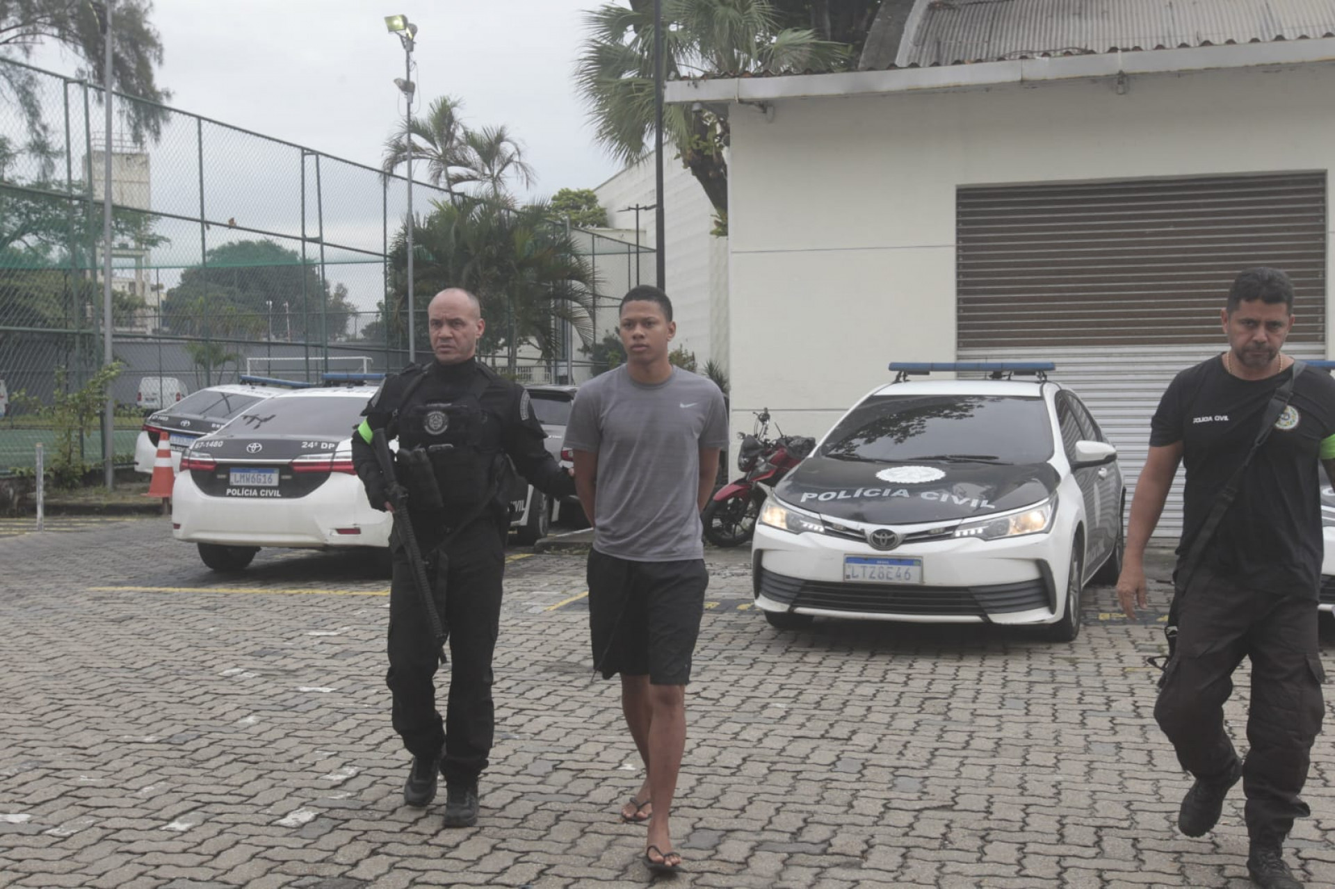 Presos foram levados para a Cidade da Polícia - Reginaldo Pimenta / Agência O Dia