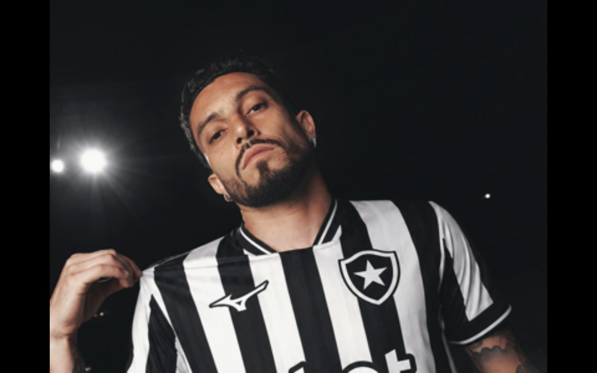 Novo uniforme do Botafogo, em parceria com a Mizuno - Divulgação / Botafogo