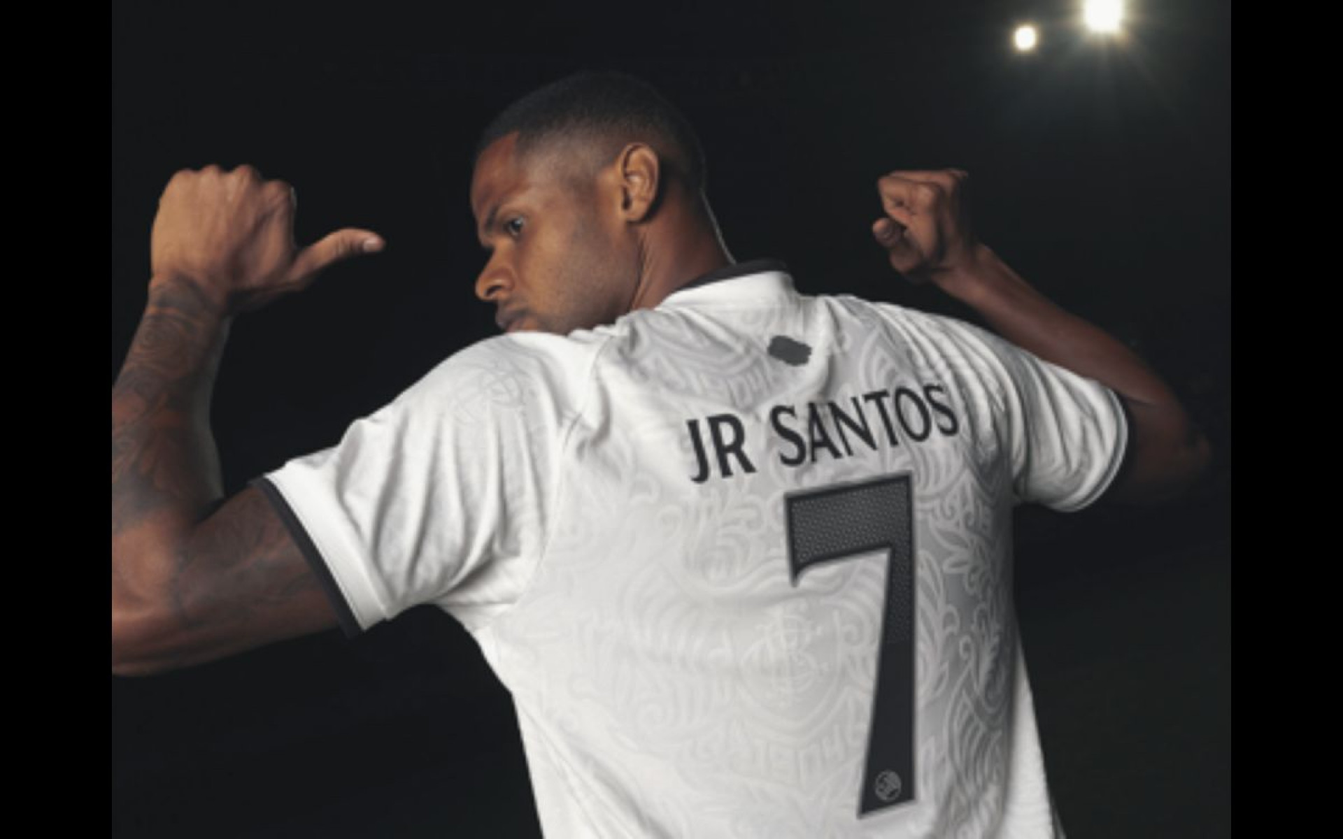 Novo uniforme do Botafogo, em parceria com a Mizuno - Divulgação / Botafogo