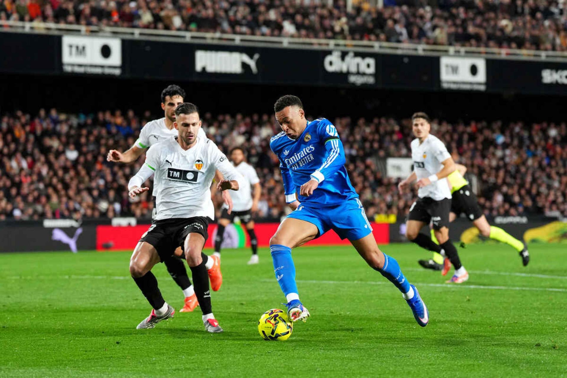 Valencia x Barcelona: onde assistir, escala&ccedil;&otilde;es e arbitragem
