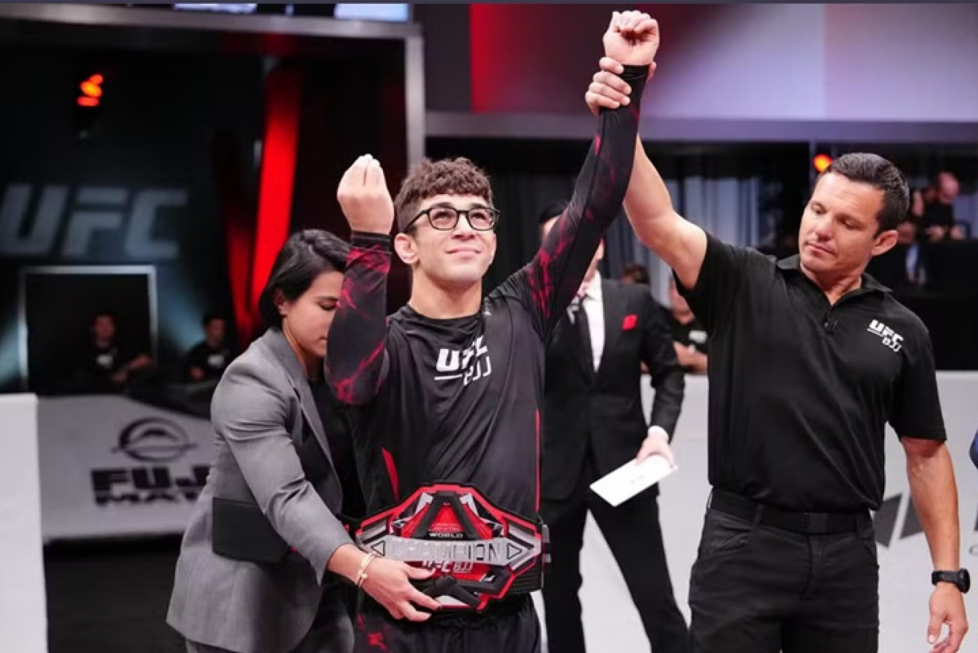 Mikey Musumeci finalizou Kevin Dantzler com uma chave de calcanhar na luta principal - (Foto: Jeff Bottari/Zuffa LLC)