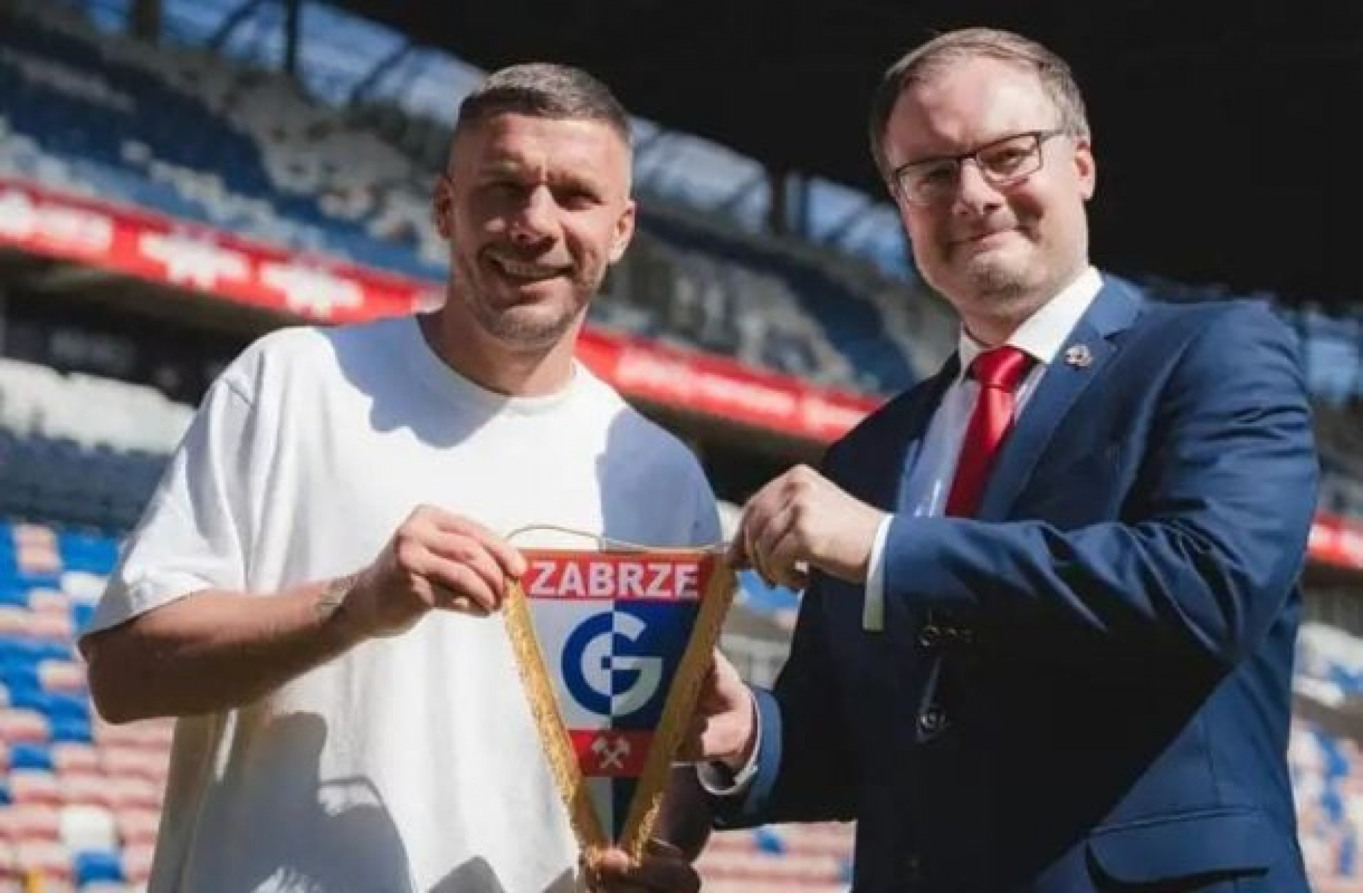 Podolski anuncia aposentadoria e vira dono de seu clube do cora&ccedil;&atilde;o na Pol&ocirc;nia