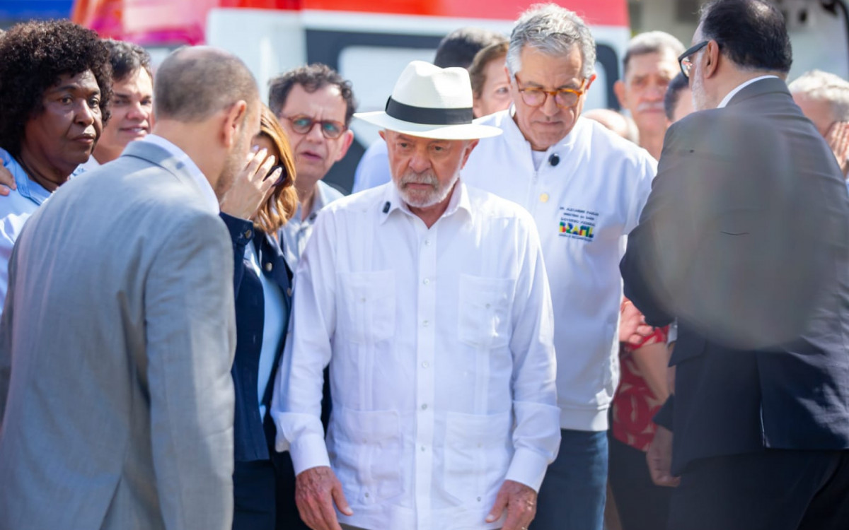 Lula e Padilha inauguram nova sede da Fiocruz e entrega ve&iacute;culos para transporte de pacientes do SUS