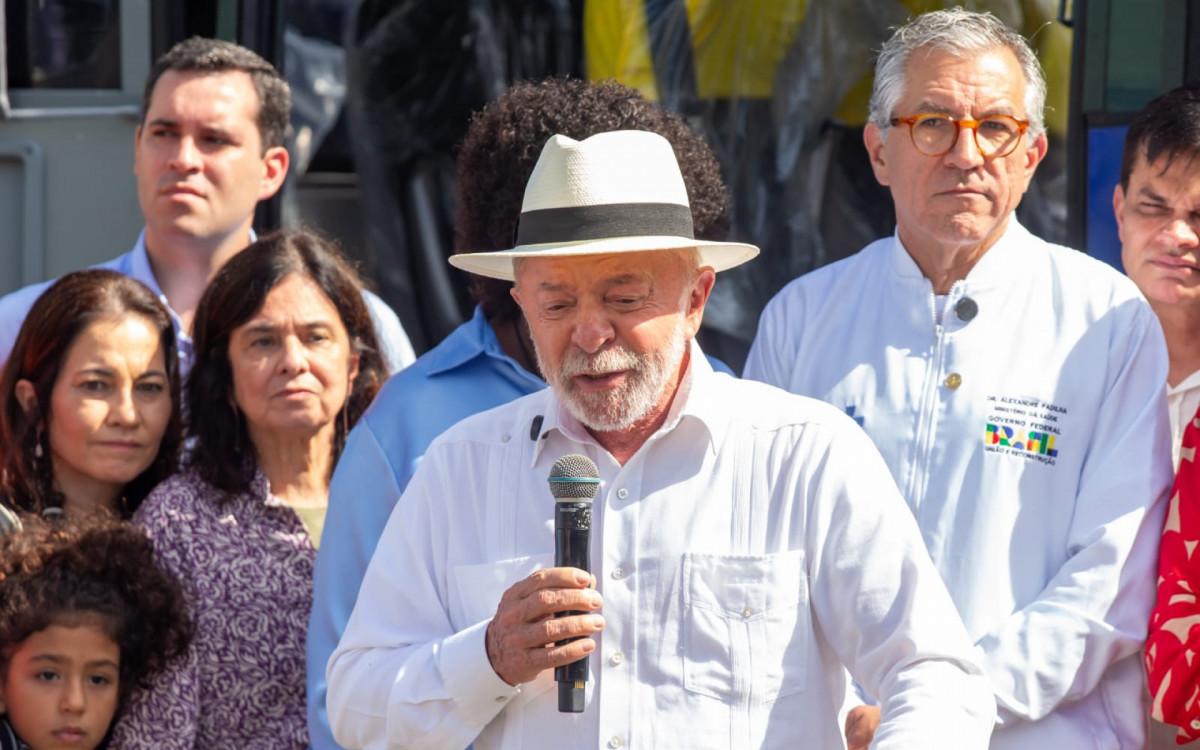 Lula e Padilha inauguram nova sede da Fiocruz e entrega ve&iacute;culos para transporte de pacientes do SUS