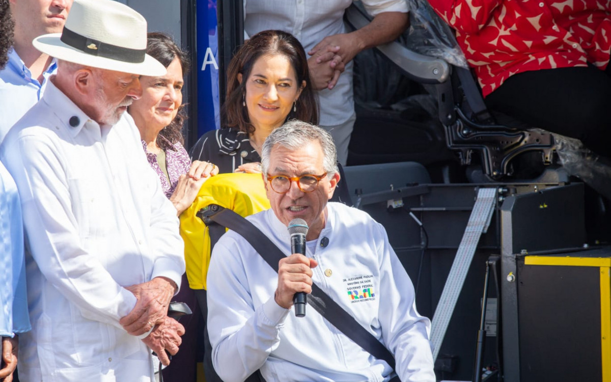 Lula e Padilha inauguram nova sede da Fiocruz e entrega ve&iacute;culos para transporte de pacientes do SUS