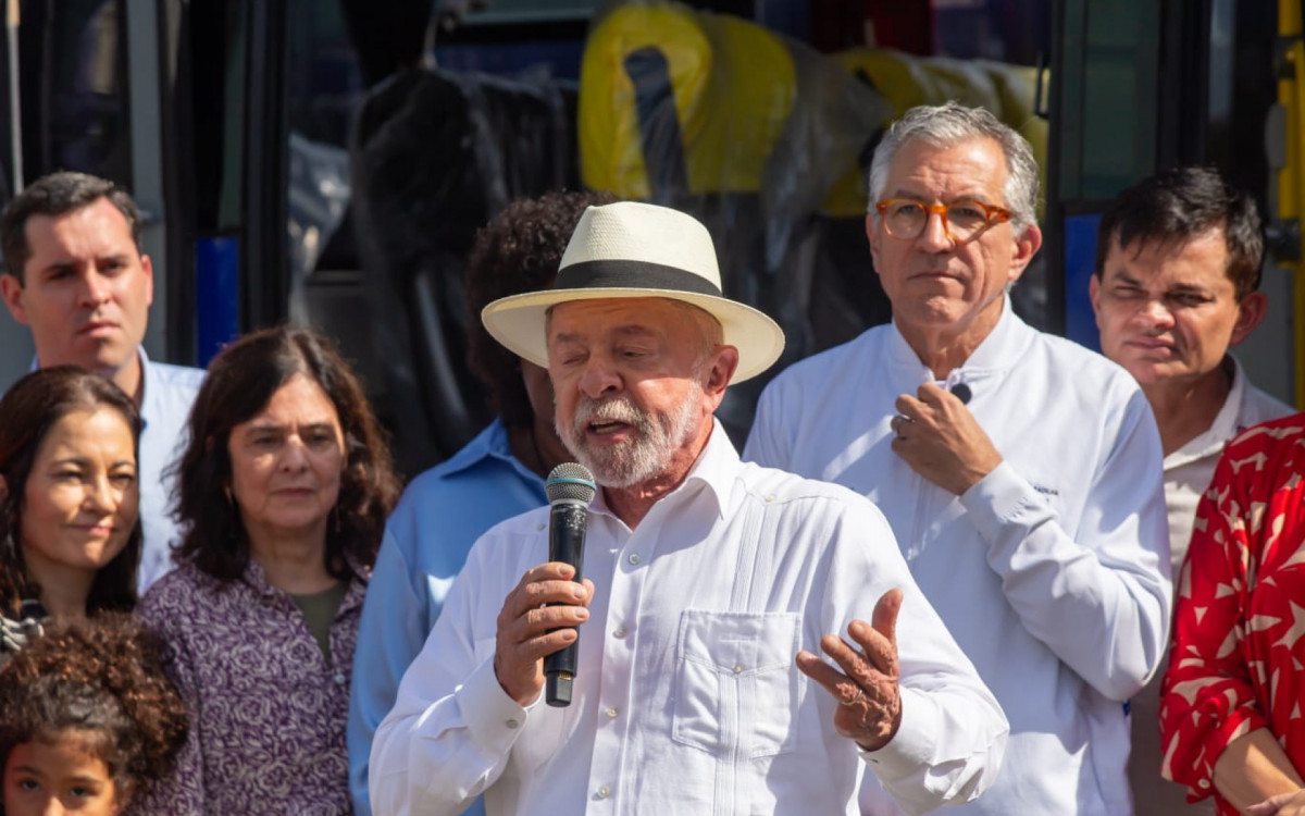 Lula e Padilha inauguram nova sede da Fiocruz e entrega ve&iacute;culos para transporte de pacientes do SUS