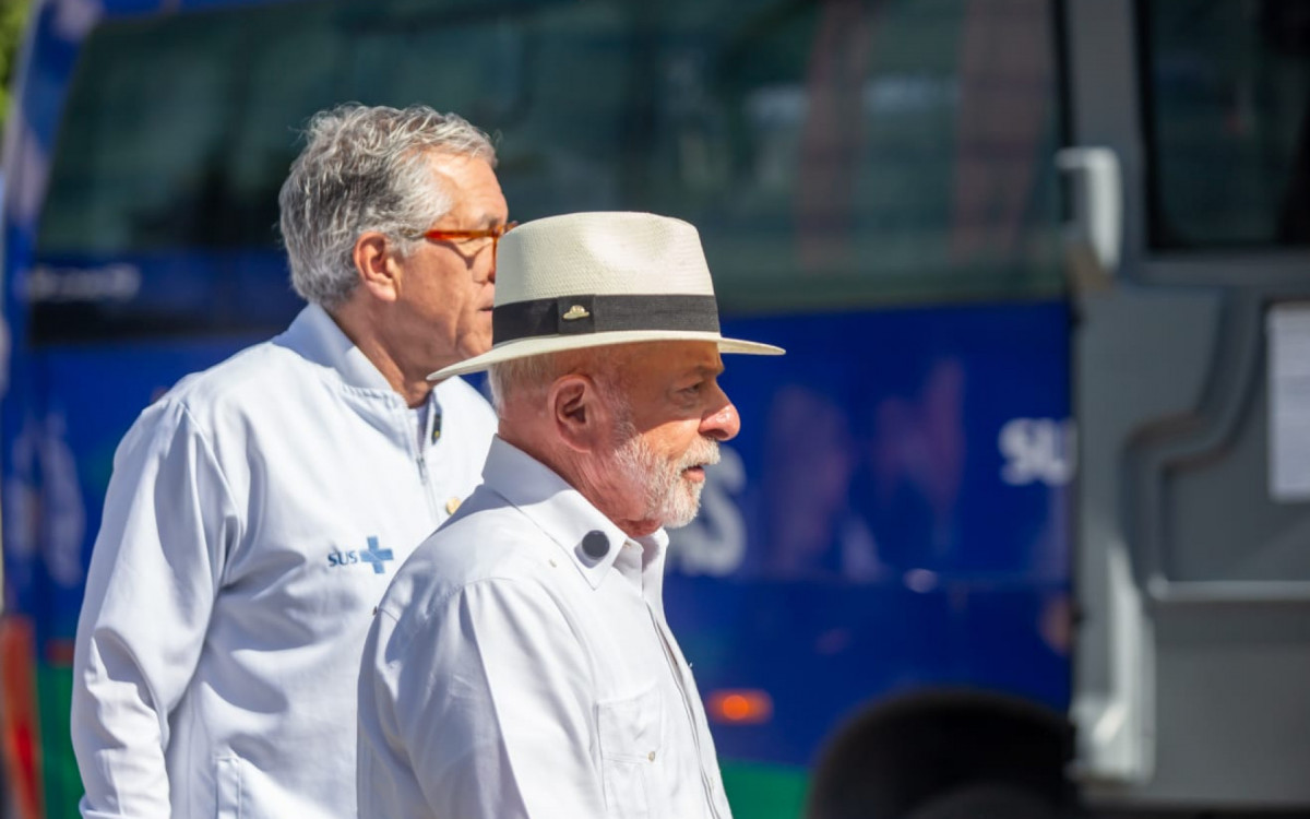 Lula e Padilha inauguram nova sede da Fiocruz e entrega ve&iacute;culos para transporte de pacientes do SUS