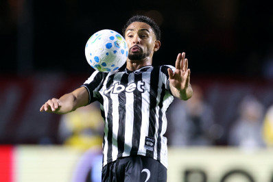 Vitinho cobra mudança de postura do Botafogo: 'Não pode acontecer'