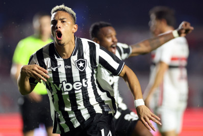 Botafogo empata com São Paulo pelo Brasileirão com golaço de Barrera no fim do jogo