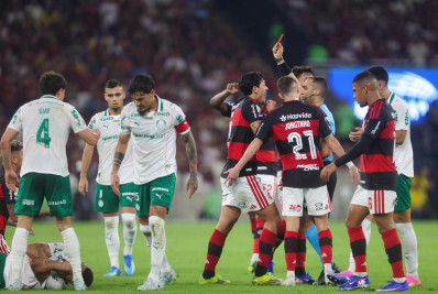 Carrascal se pronuncia e pede desculpas após expulsão em derrota do Flamengo