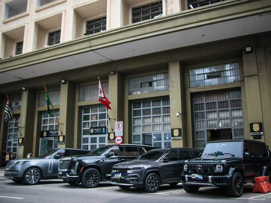 Cadillac, Mercedes, Jeep: veja os carros de luxo de Deolane apreendidos em operação contra o PCC