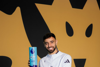 Recordista de assistências, Bruno Fernandes é eleito melhor jogador da Premier League
