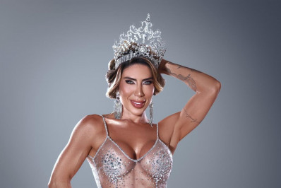 Tati Minerato assume posto de rainha do Gueri-Gueri em celebração aos 40 anos do bloco
