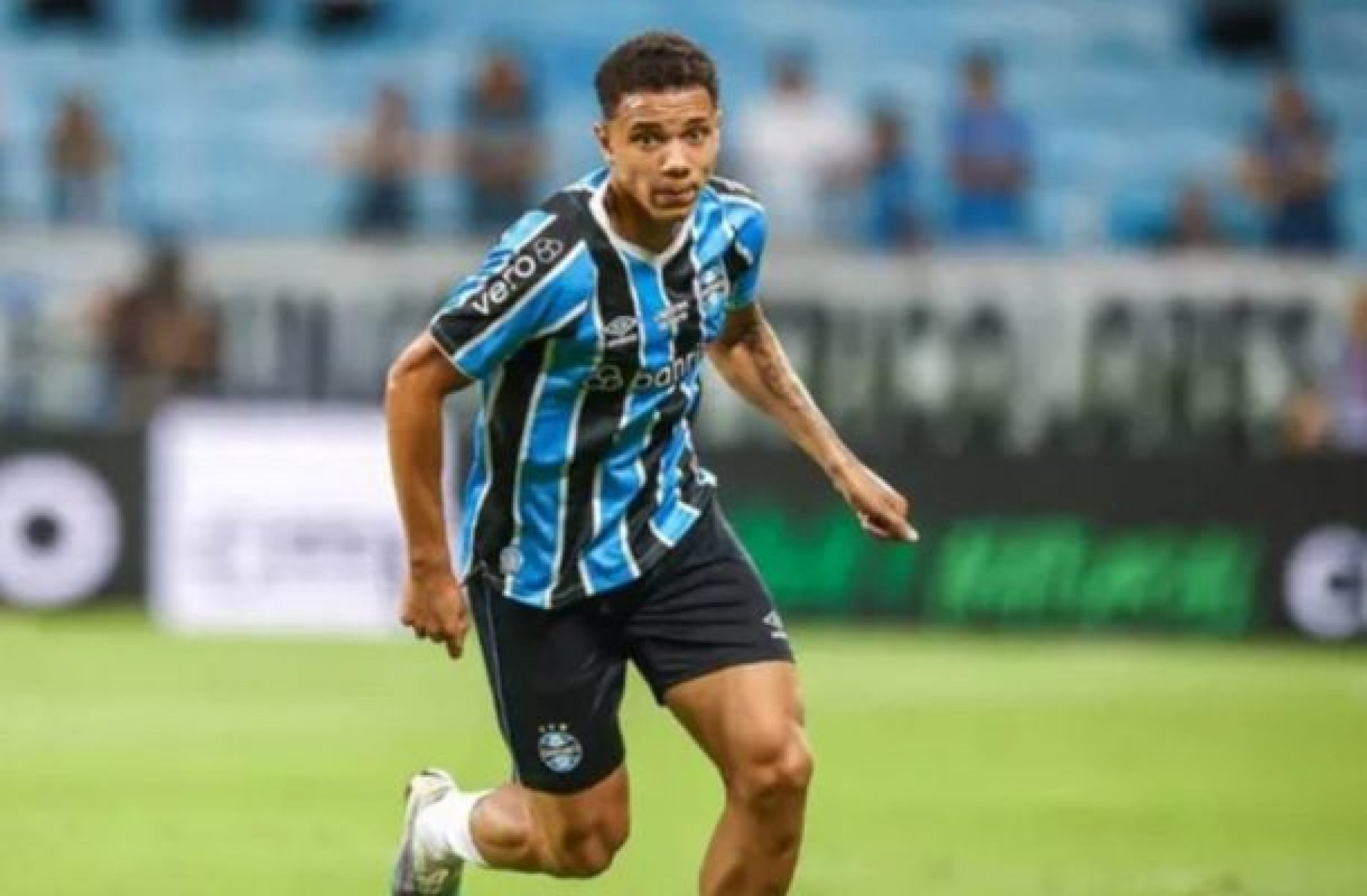 Viery entra na mira de clubes ingleses por se destacar no Gr&ecirc;mio