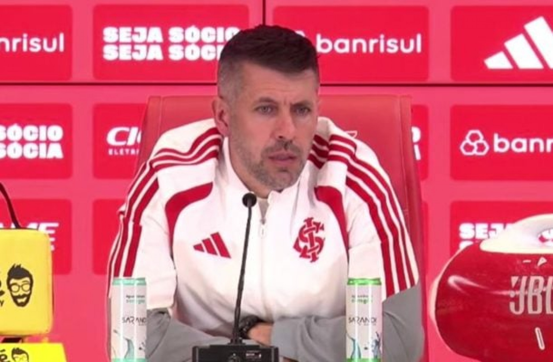 Pezzolano critica falhas ofensivas em derrota do Internacional no Barrad&atilde;o