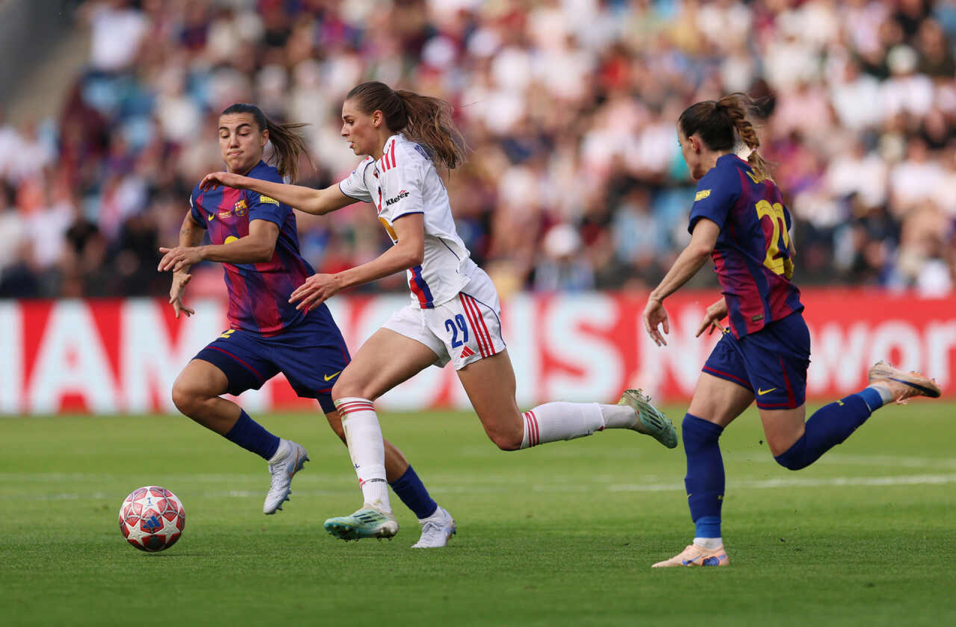 Barcelona goleia o Lyon e &eacute; campe&atilde;o da Champions feminina