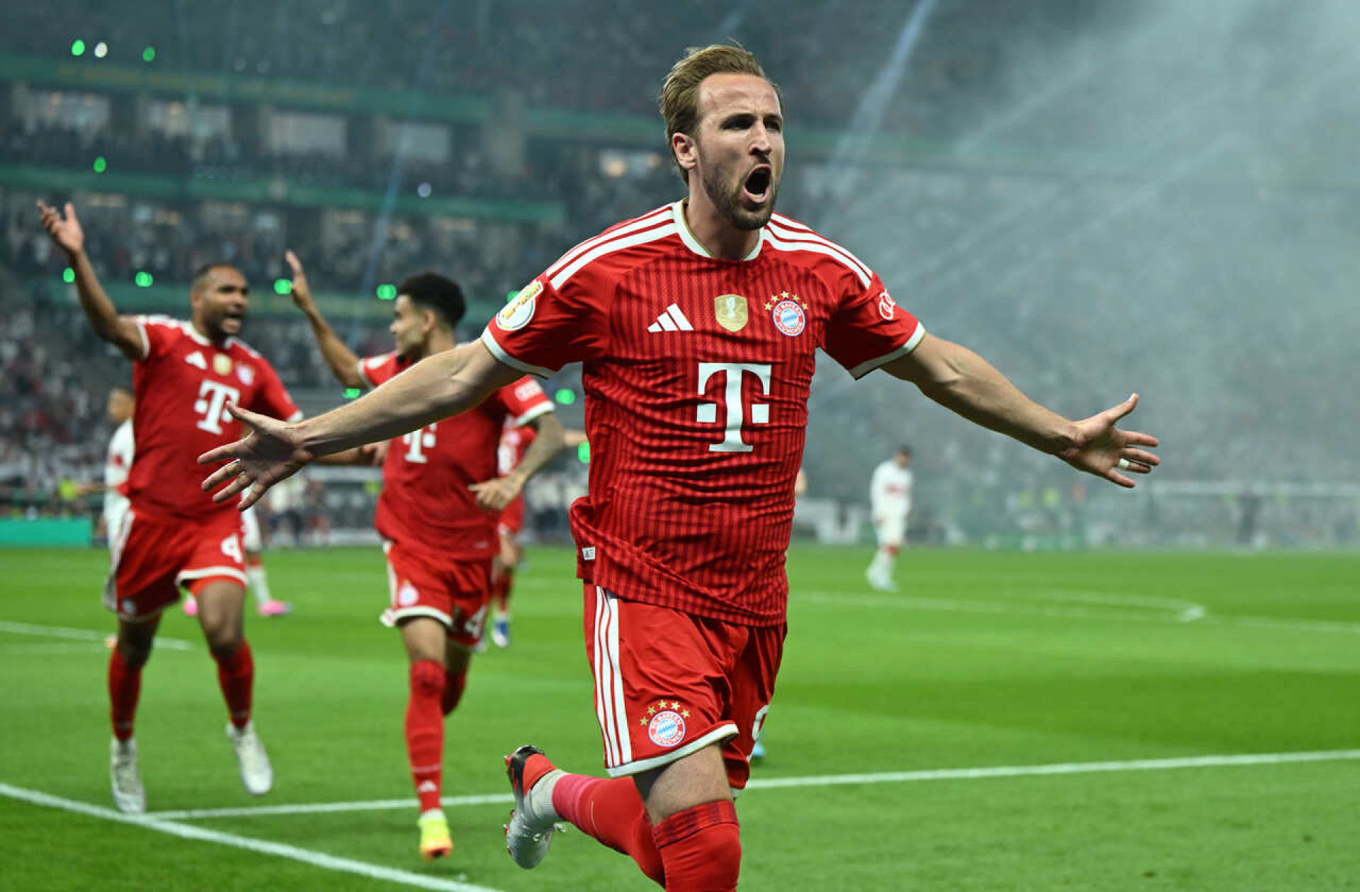 Kane faz hat-trick, Bayern de Munique bate Stuttgart e fatura Copa da Alemanha