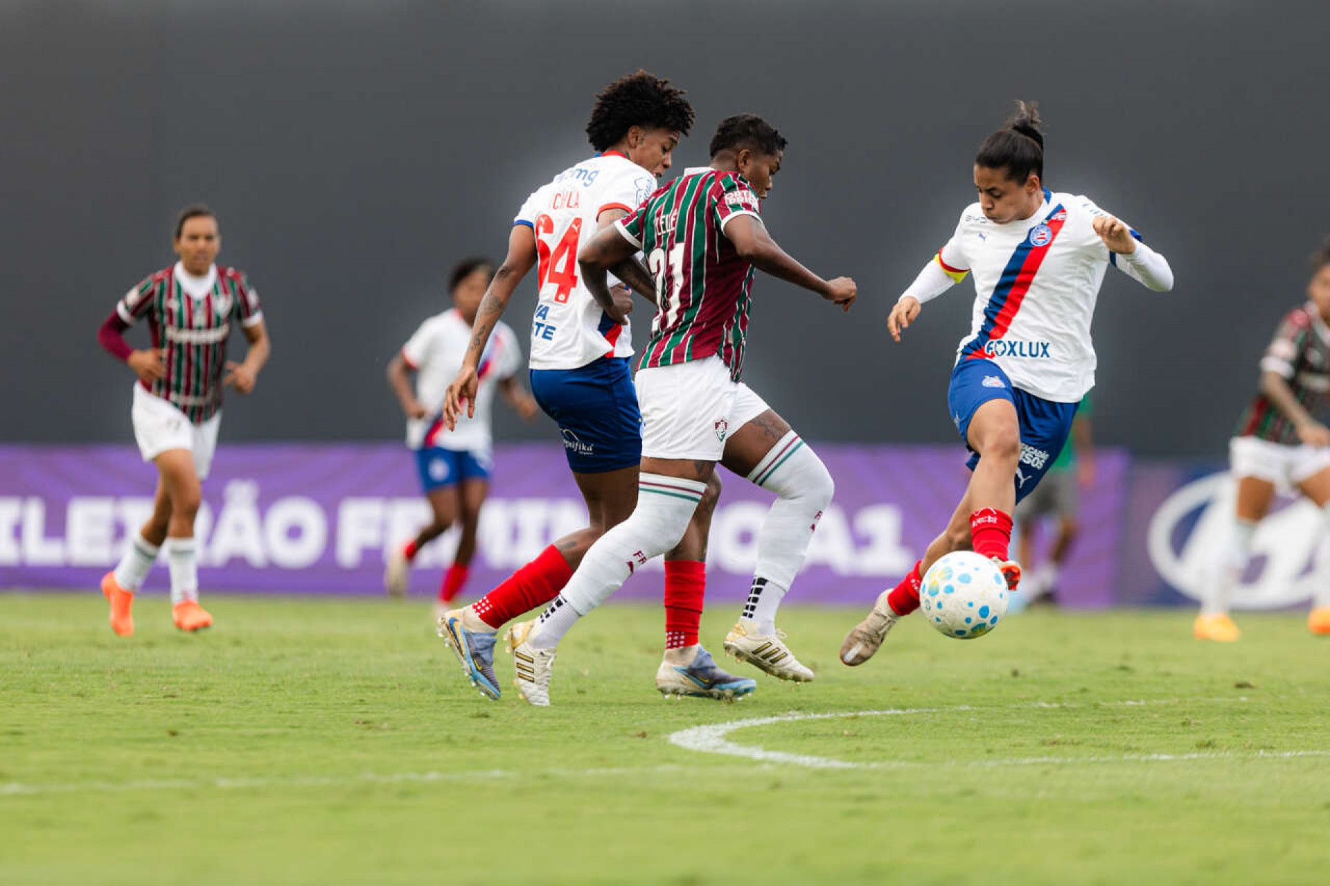 Fluminense e Bahia empatam em duelo eletrizante pelo Brasileir&atilde;o Feminino