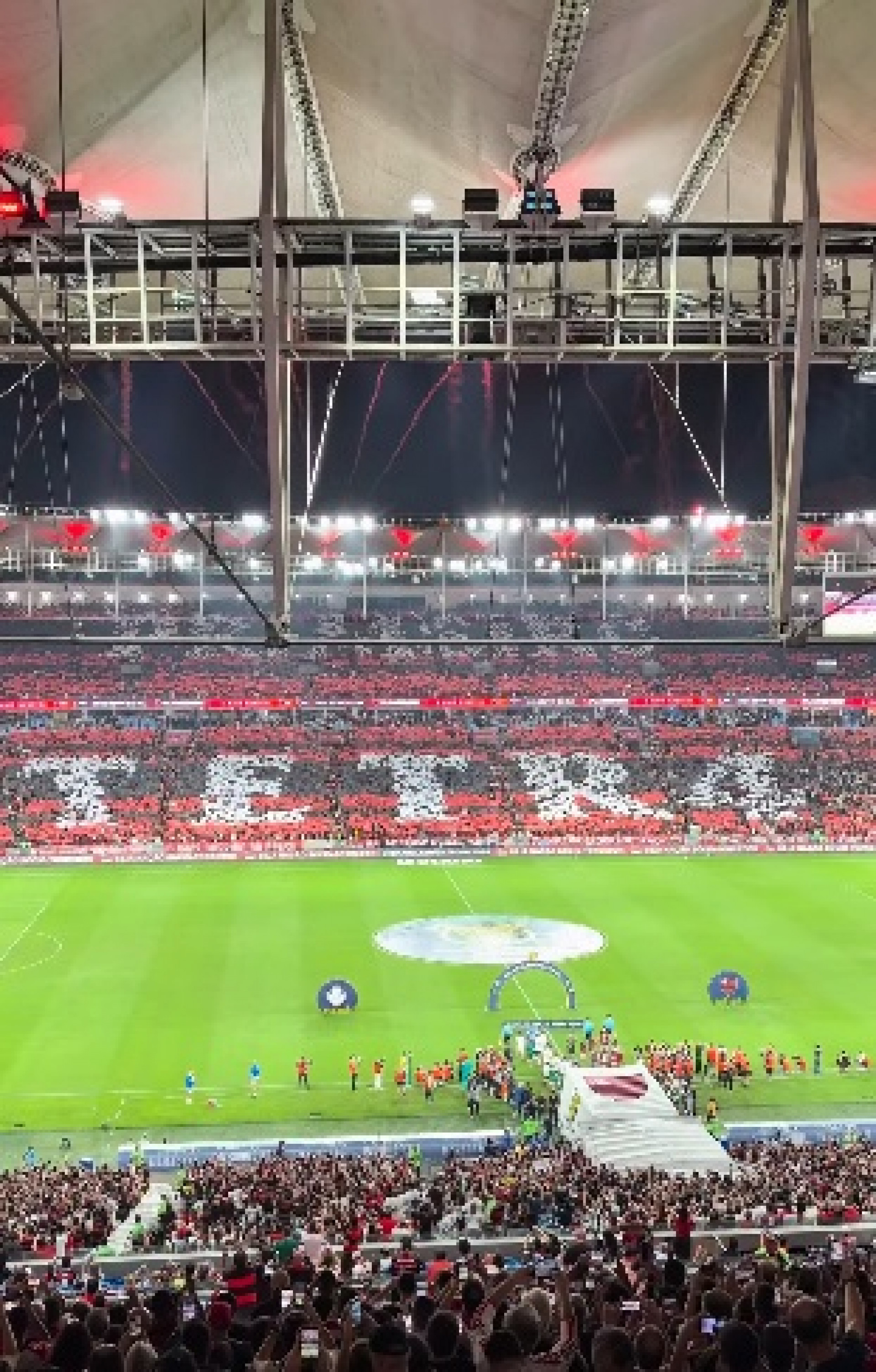 Vídeo! Flamengo faz mosaico com provocações ao Palmeiras antes de jogo
