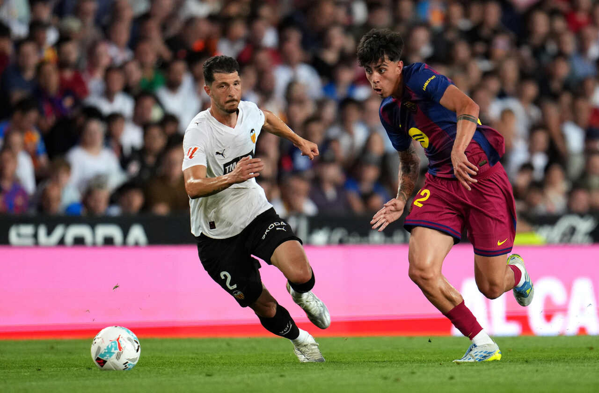 Lewandowski marca em despedida, mas Barcelona perde