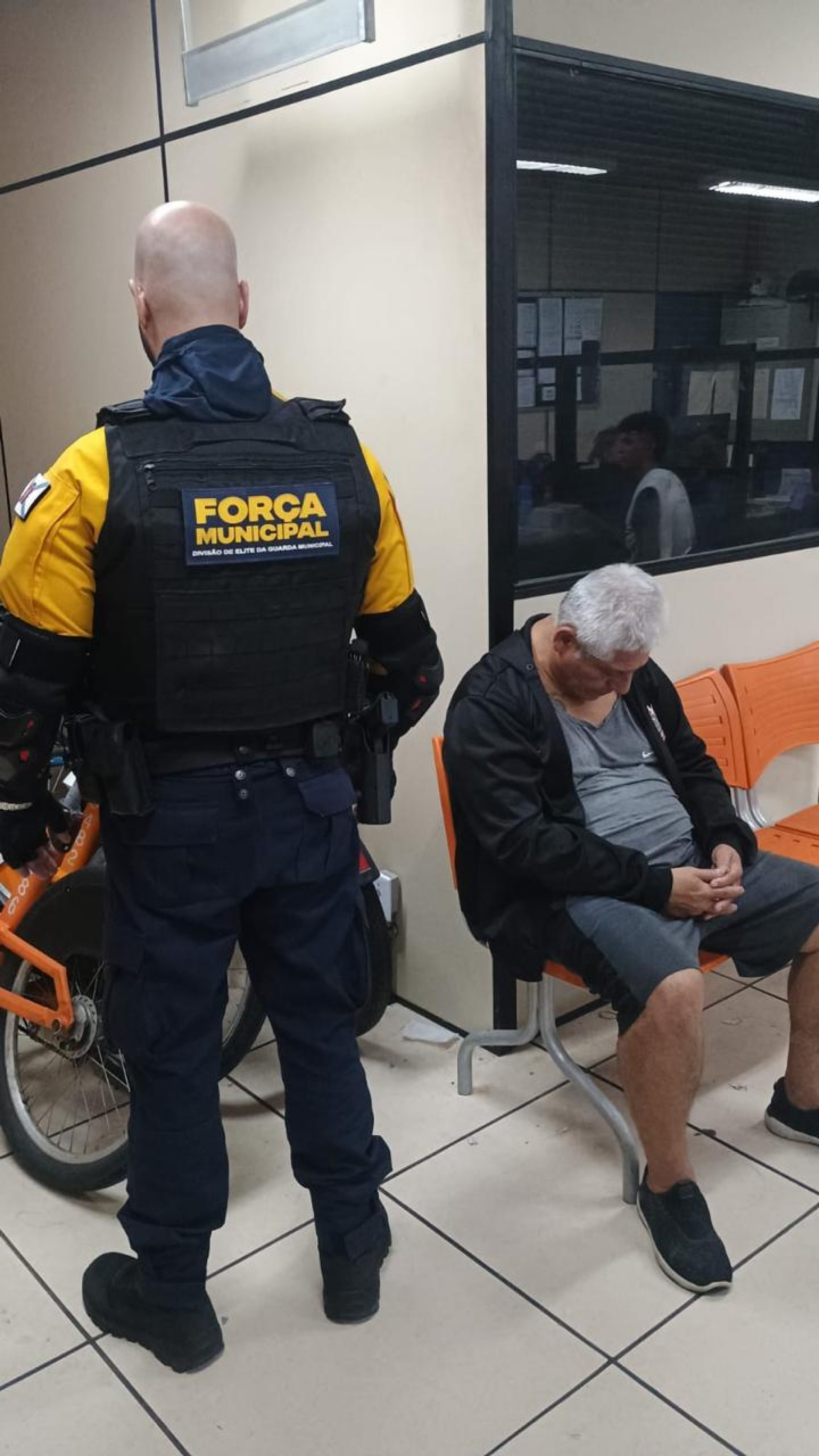 Força Municipal prendeu idoso após furto de celular em Ipanema, na Zona Sul - Divulgação/Força Municipal