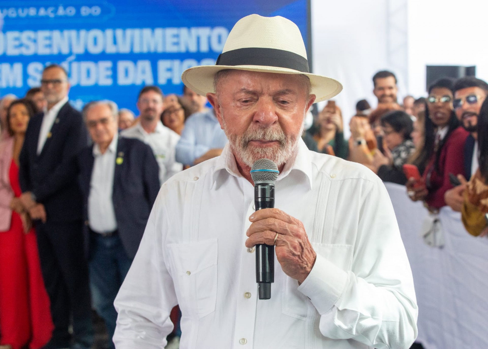 Lula passa por segunda sessão de radioterapia em Brasília
