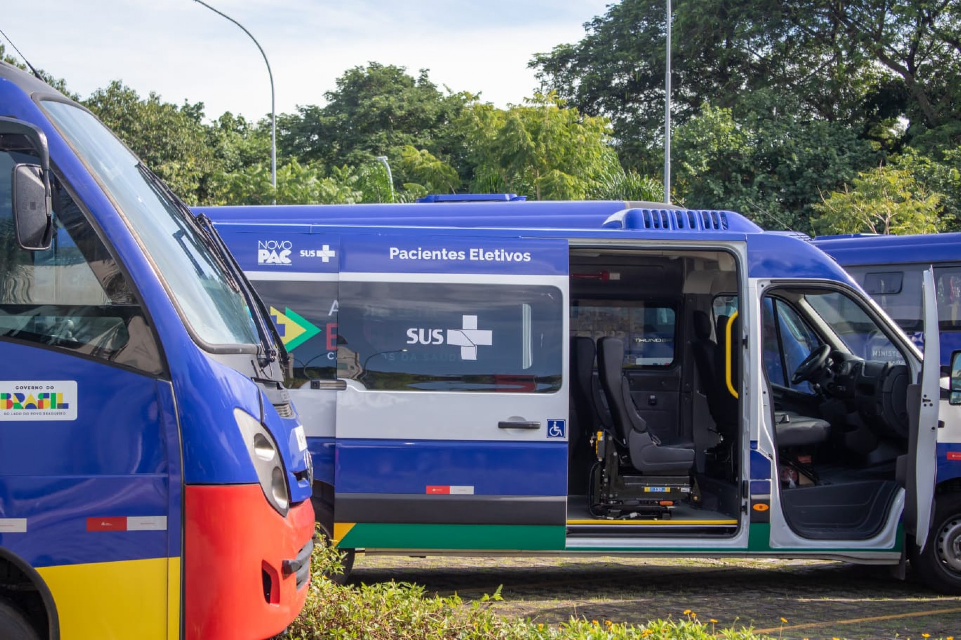 Entrega de veículos para transporte de paciente - Érica Martin/Agência O DIA