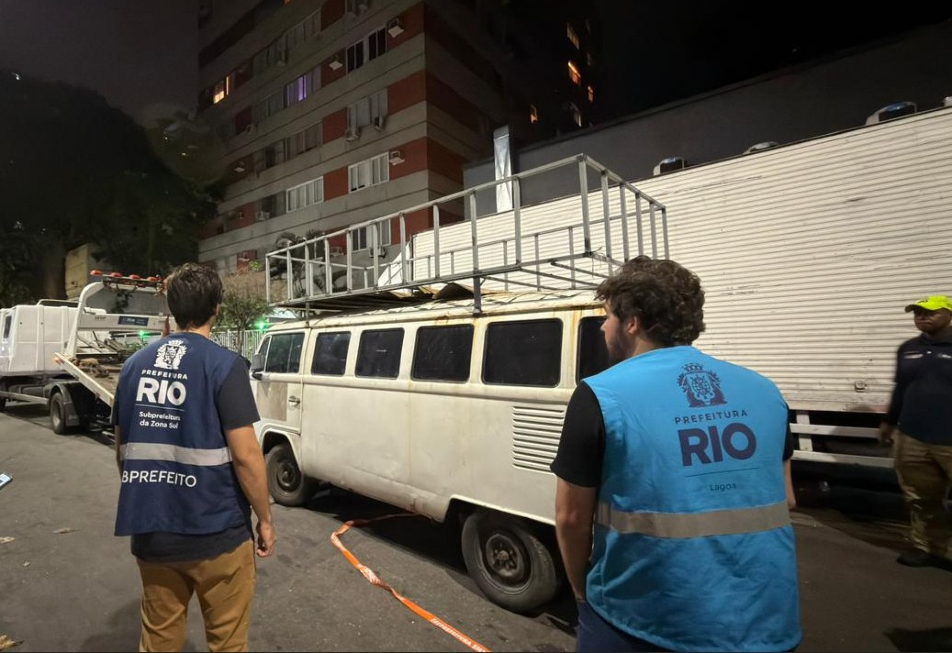 Ação noturna em Ipanema recolheu uma tonelada de entulho e apreende estruturas nas calçadas
 - Jonas Monteiro/Subprefeitura da Zona Sul