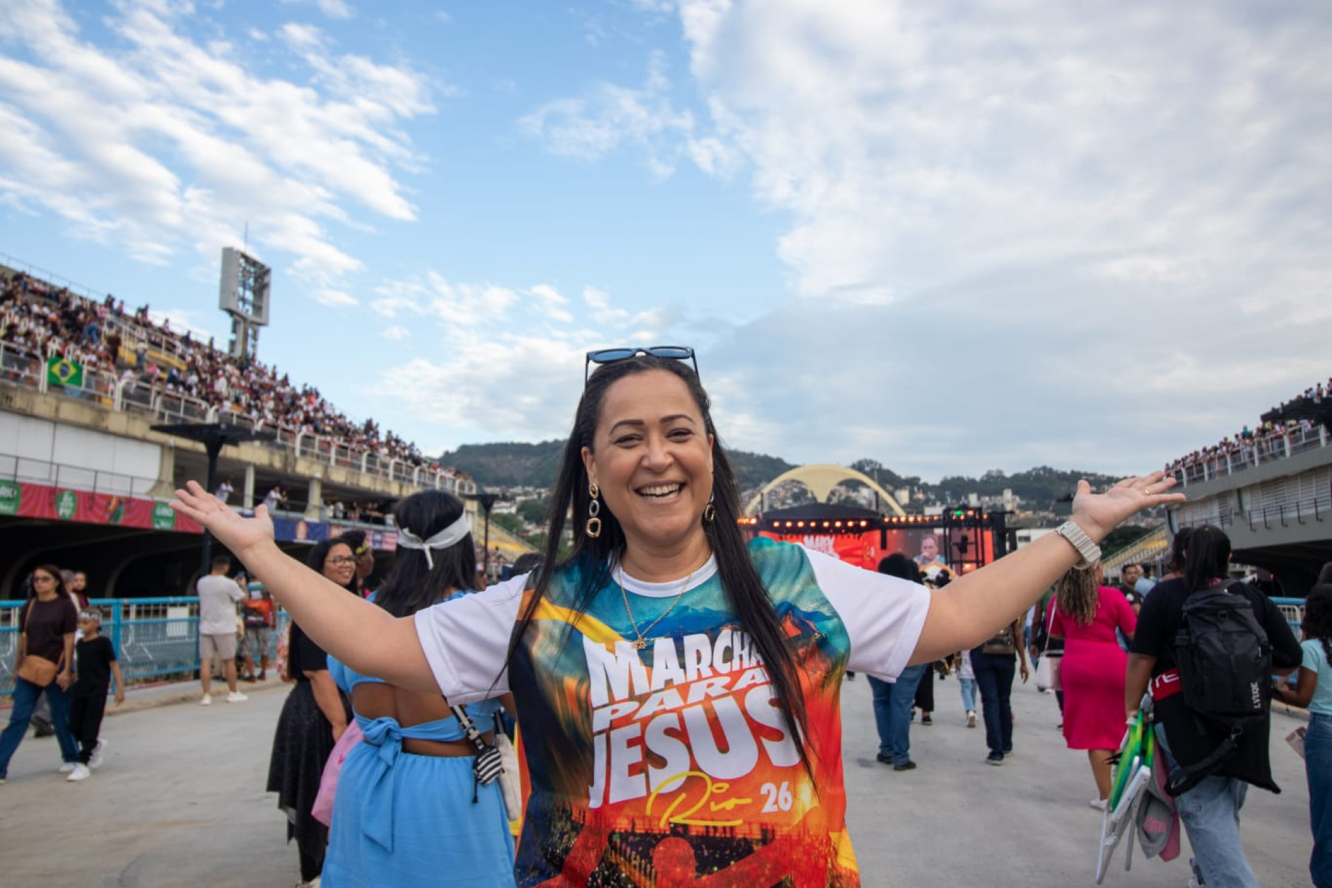 Pastora e escritora Lana Mello, de 44 anos, organizou uma caravana com cerca de 20 jovens - Érica Martin/Agência O Dia