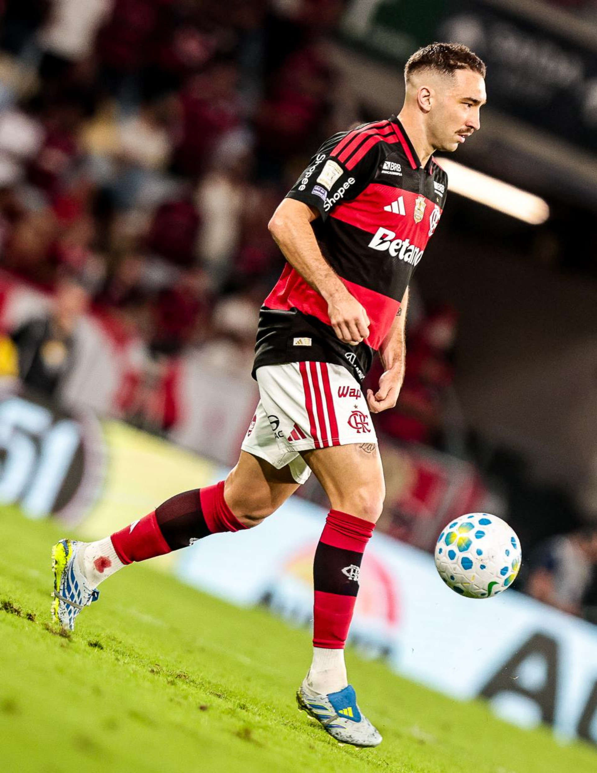 Léo Ortiz no jogo contra o Palmeiras, neste sábado (23) - Gilvan de Souza / Flamengo