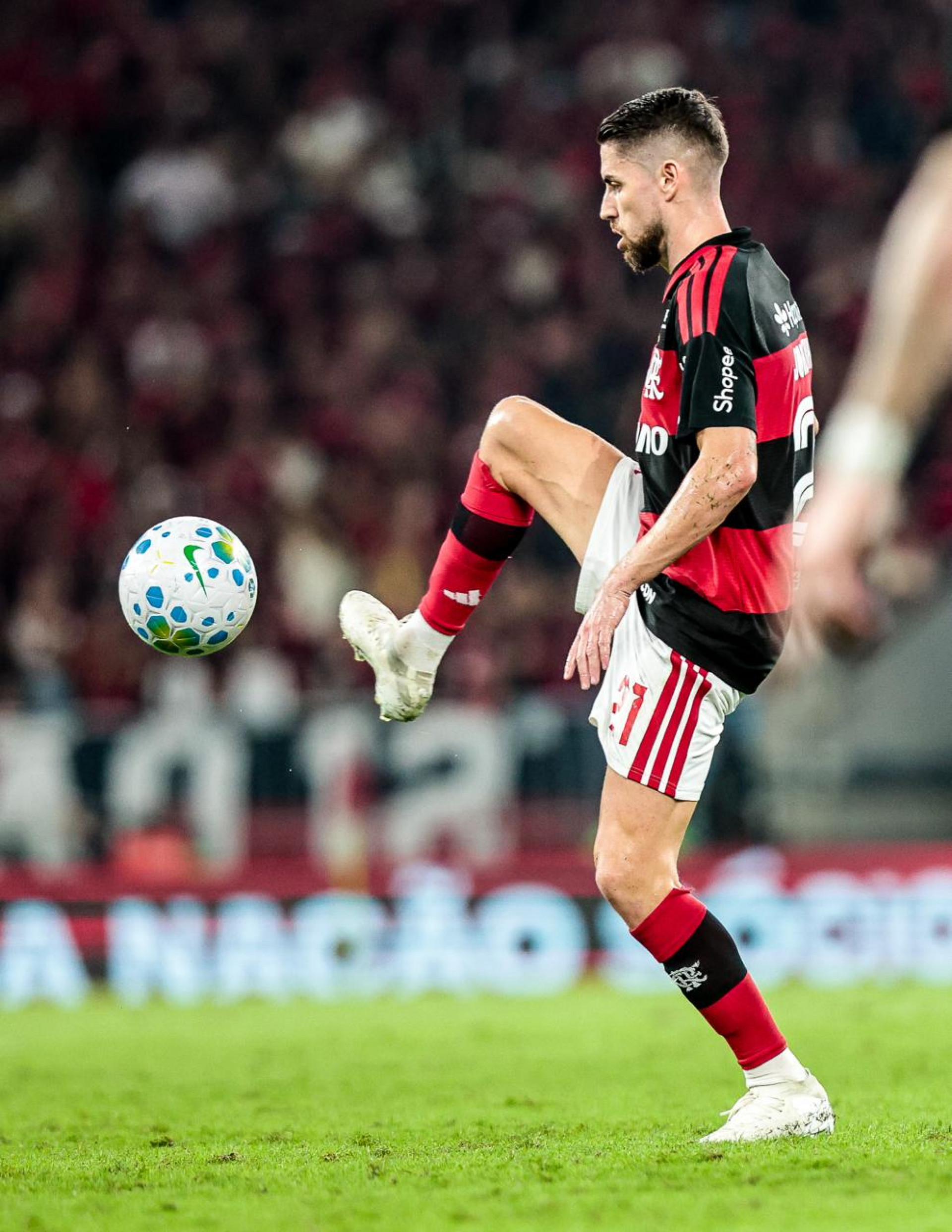 Jorginho em ação pelo Flamengo - Gilvan de Souza / Flamengo
