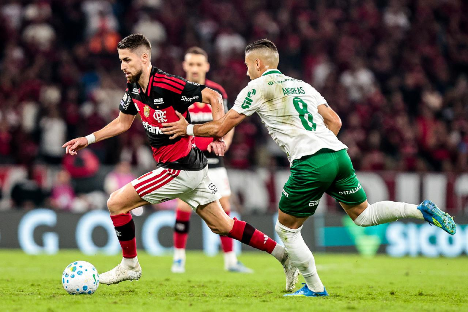 Jorginho é marcado por Andreas Pereira - Gilvan de Souza / Flamengo