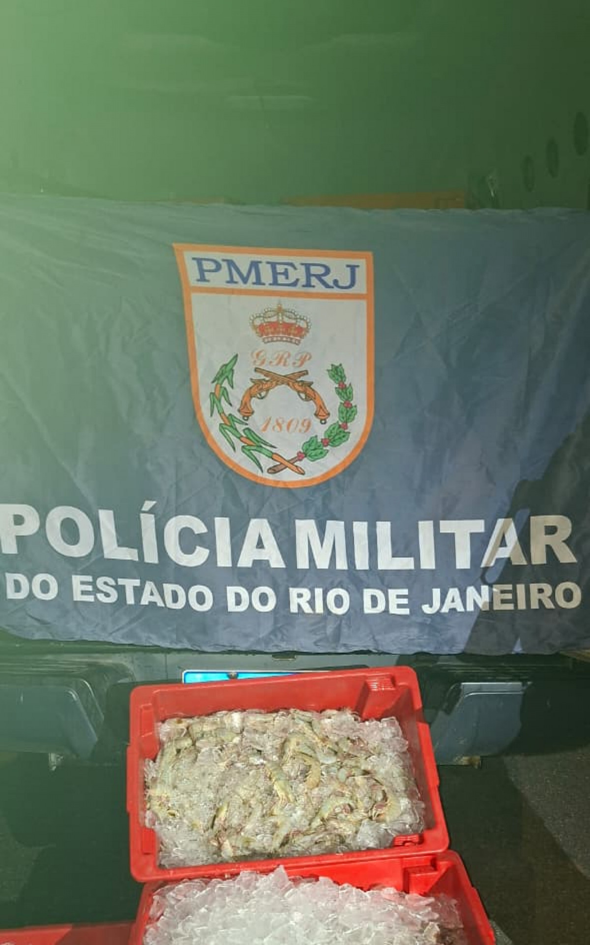 Camarão apreendido foi encaminhado à delegacia da Polícia Federal